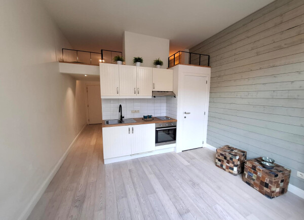 Keuken en zitruimte (staan nu meubelen in)